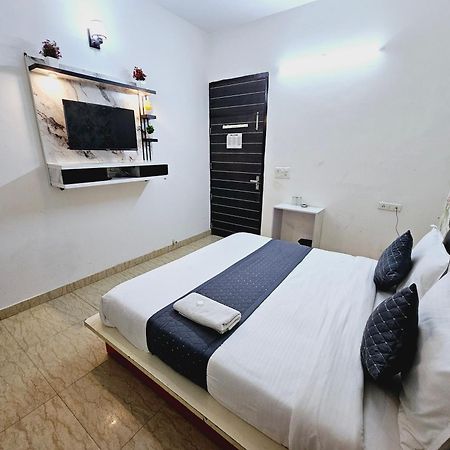 Hotel Tulip Near Delhi Airport New Delhi Bagian luar foto