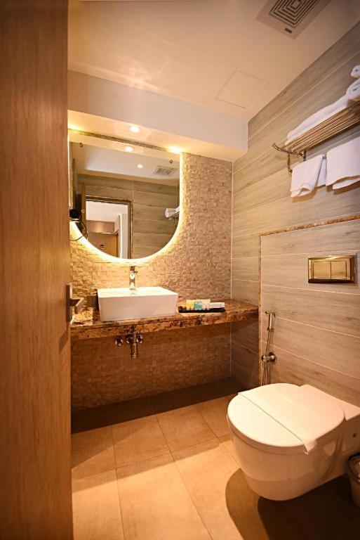 Hotel Tulip Near Delhi Airport New Delhi Bagian luar foto