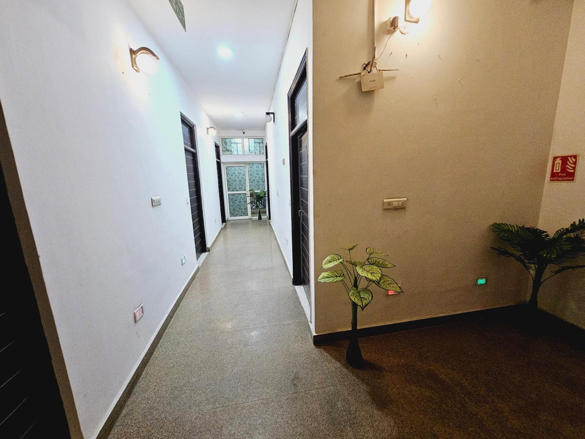Hotel Tulip Near Delhi Airport New Delhi Bagian luar foto