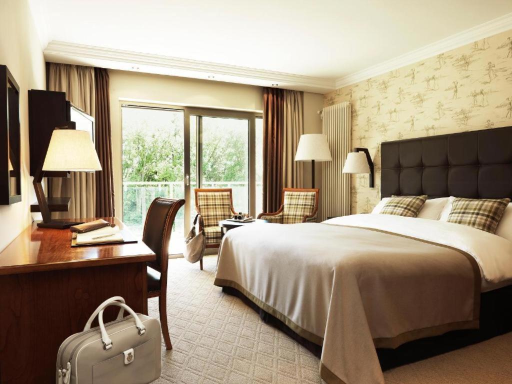 Hotel Tulip Near Delhi Airport New Delhi Bagian luar foto