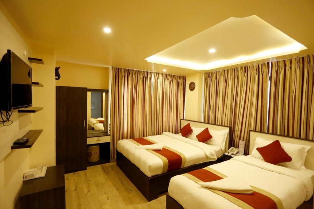 Hotel Tulip Near Delhi Airport New Delhi Bagian luar foto